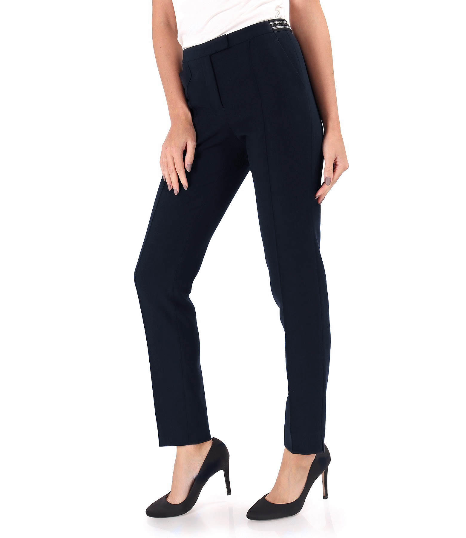 Elegant ankle pants made of elastic fabric