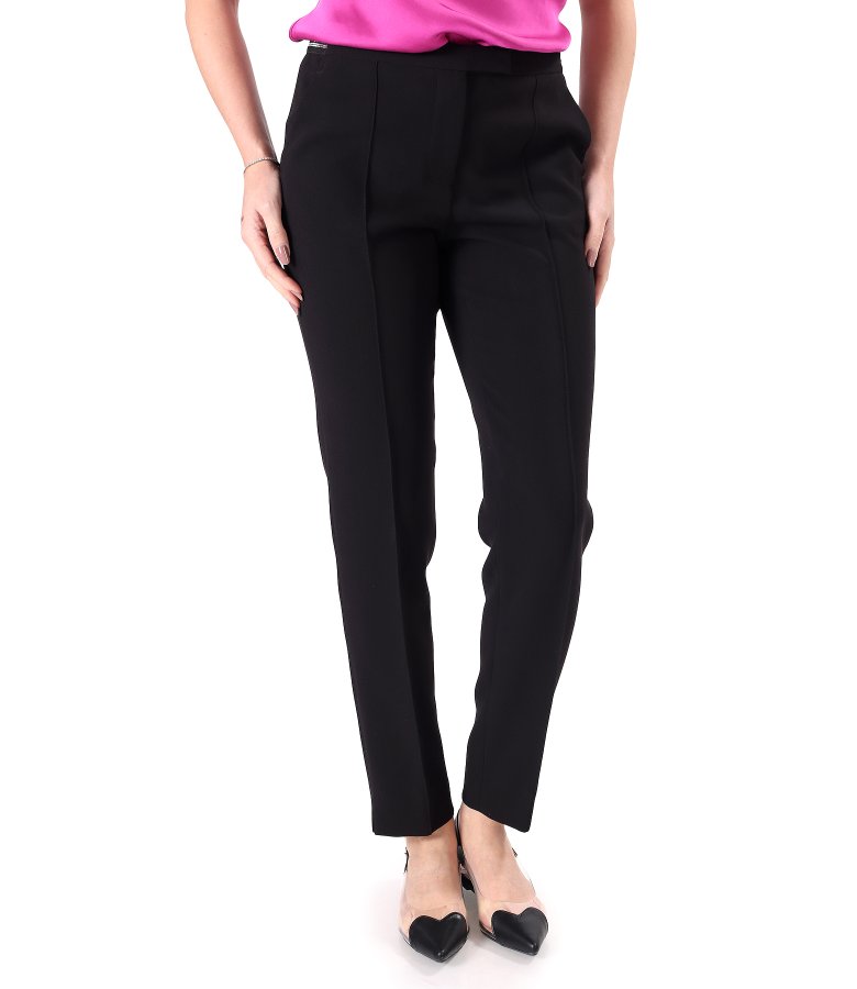 Elegant ankle pants made of elastic fabric
