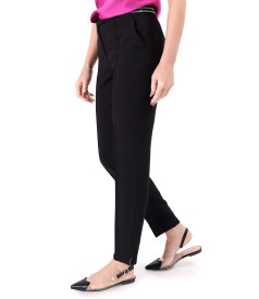 Elegant ankle pants made of elastic fabric