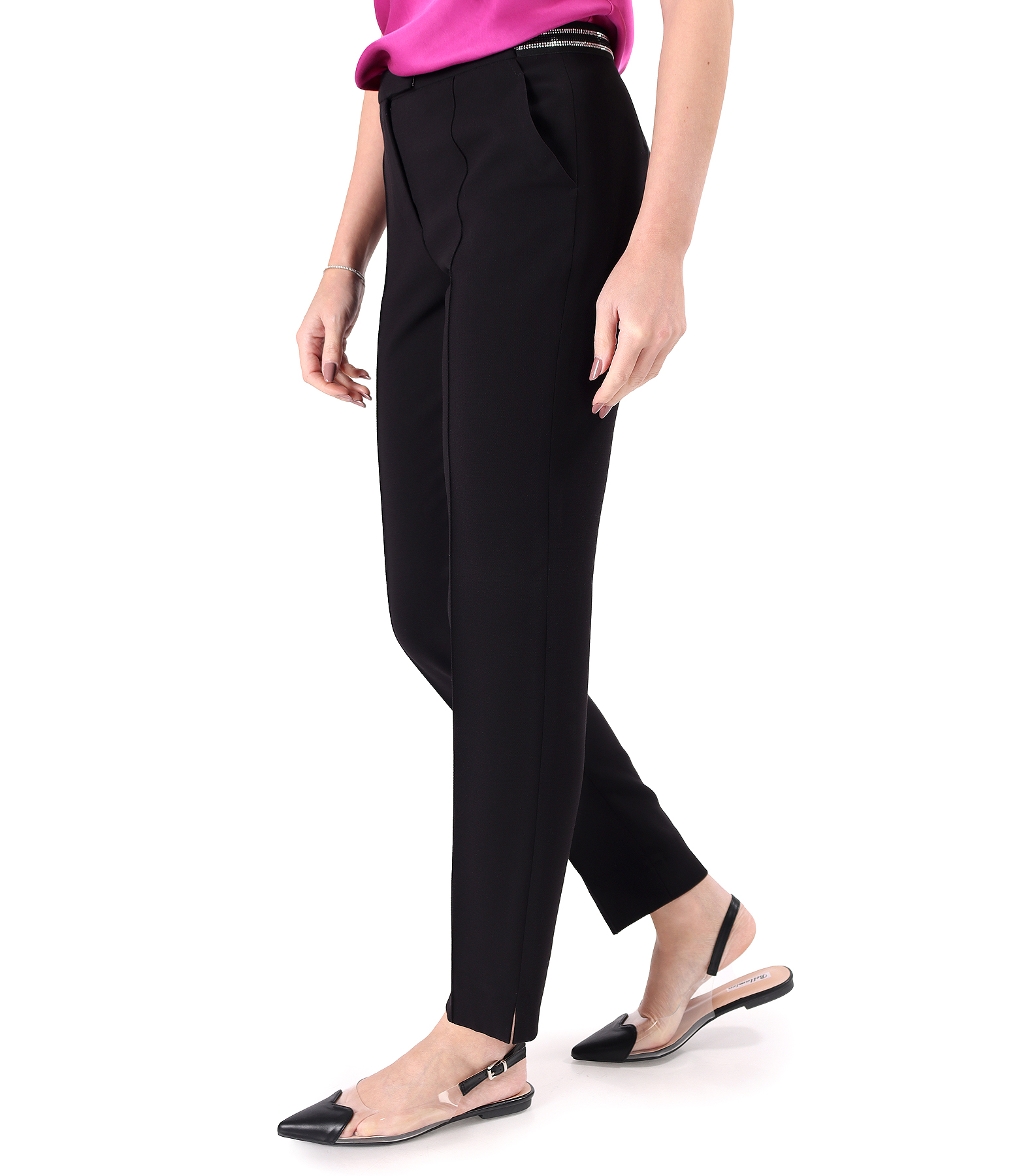 Elegant ankle pants made of elastic fabric