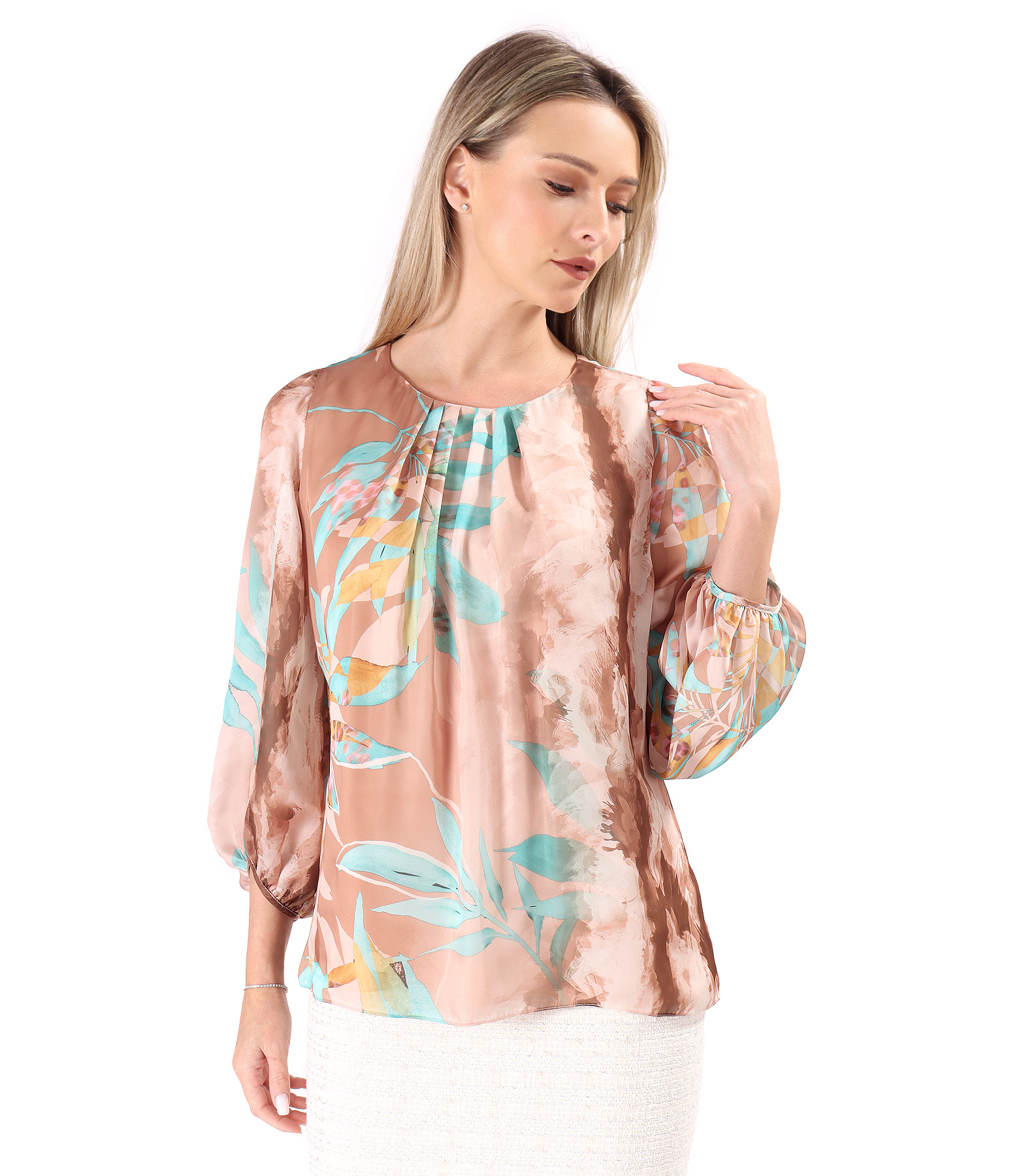 Blouse with folds at the neckline made of printed veil