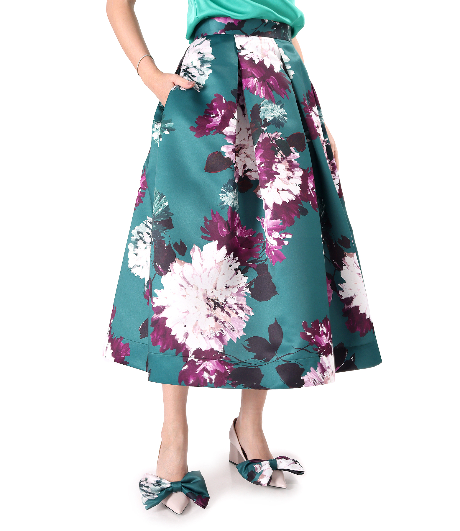 Midi skirt printed with oversized flowers