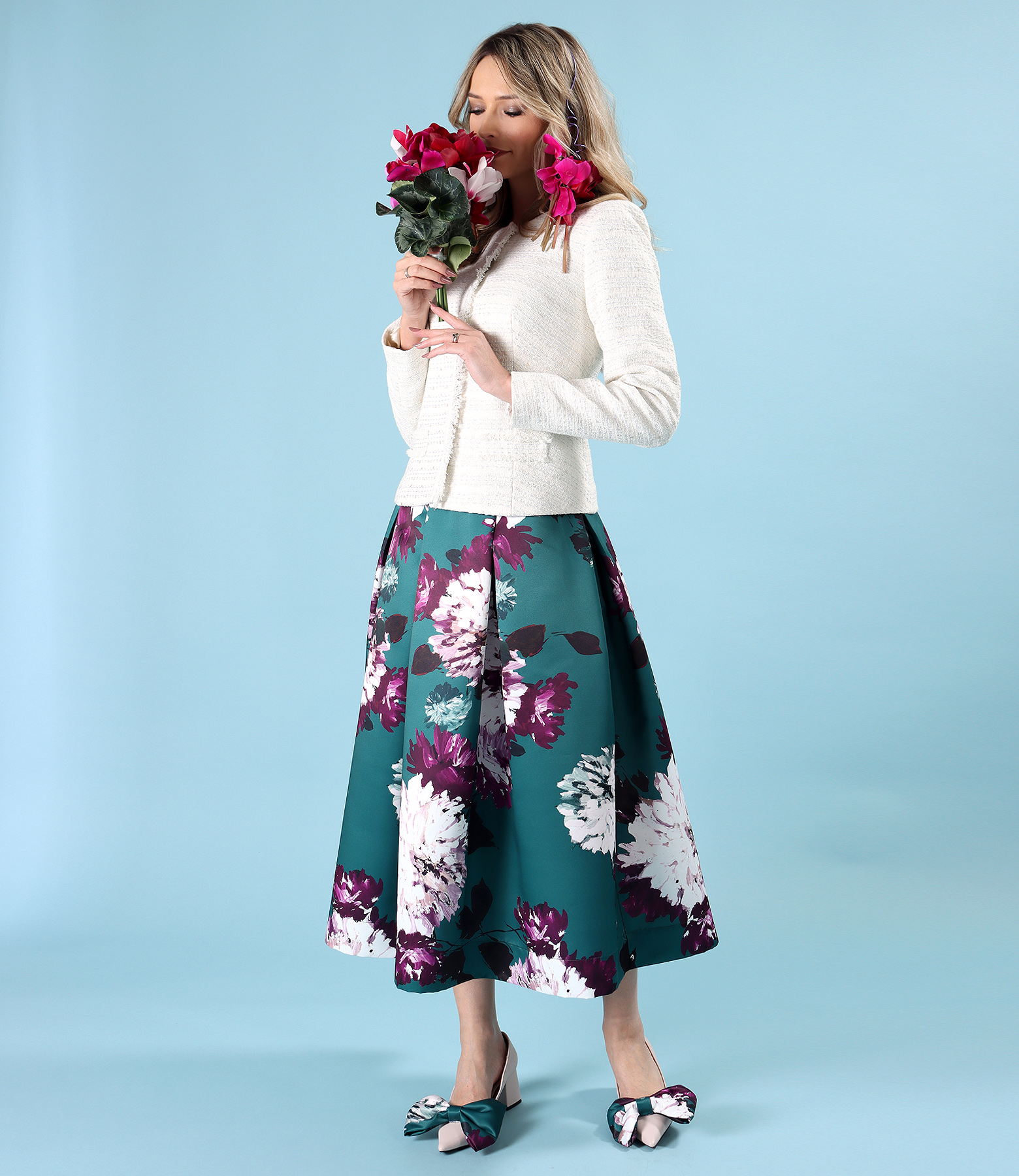 Midi skirt printed with oversized flowers