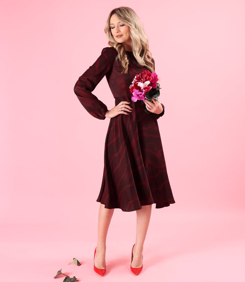 Elegant midi dress made of printed viscose