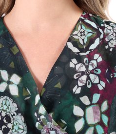 Elegant veil dress printed with floral motifs