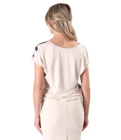 Casual blouse with satin viscose front and geometric motifs