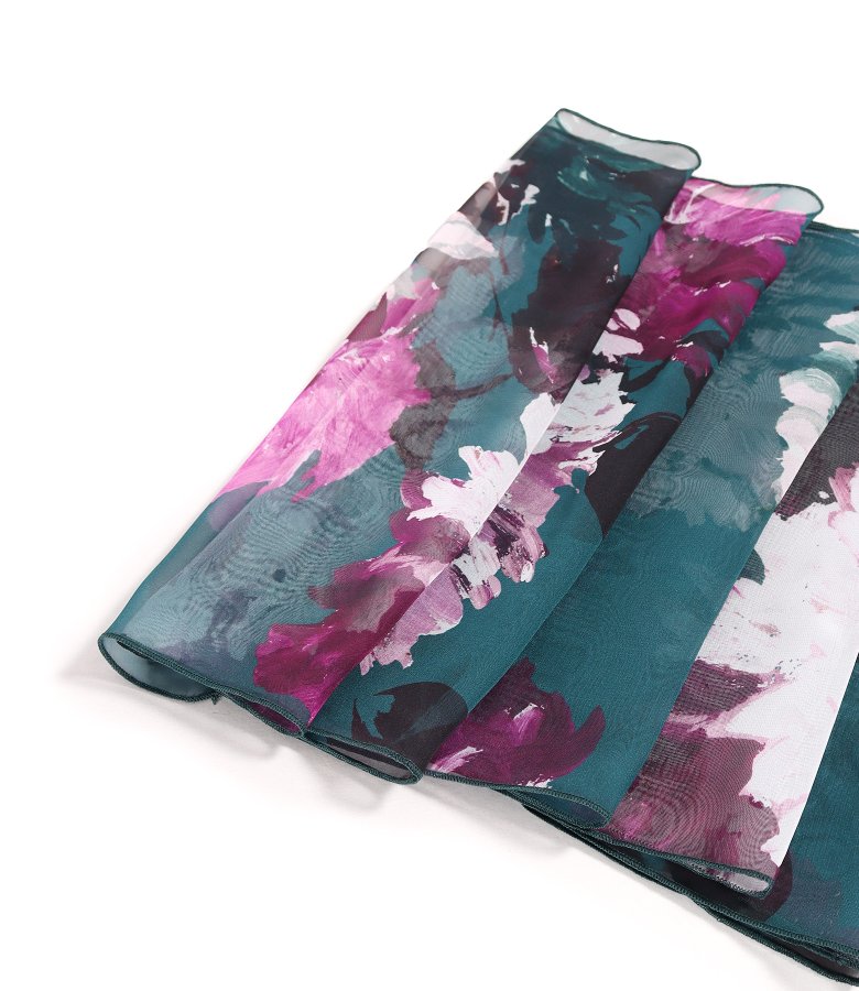 Scarf made of printed veil with floral motifs