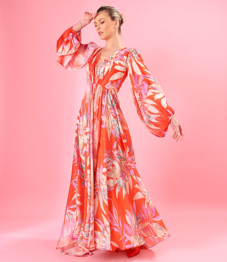 Long evening dress made of veil printed with floral motifs