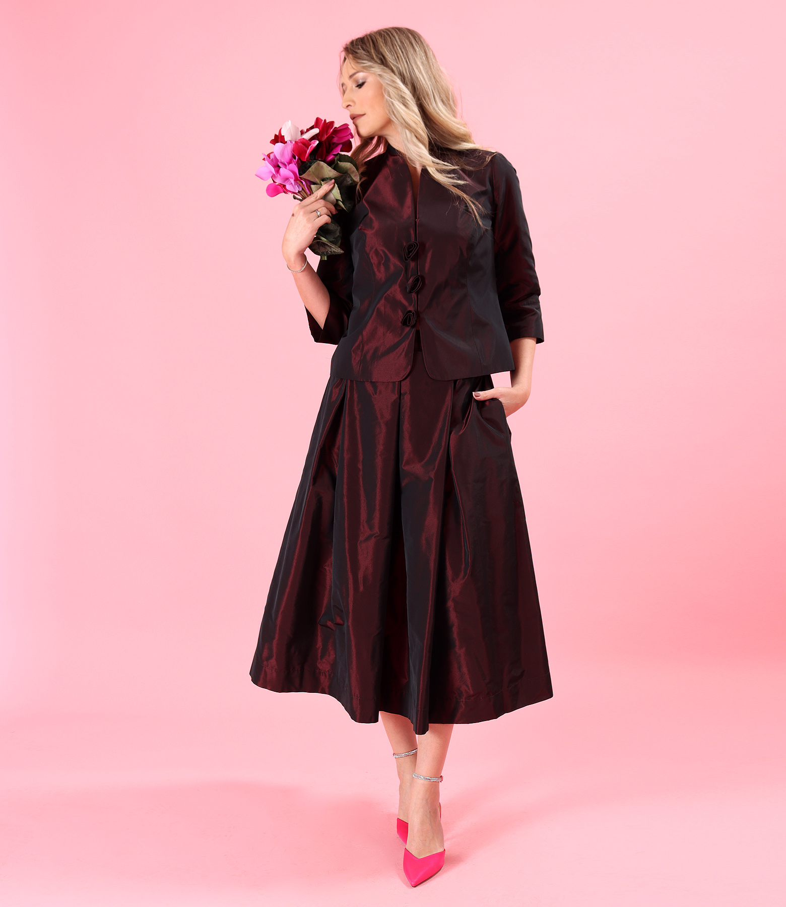 Evening outfit with midi skirt and jacket in iridescent taffeta