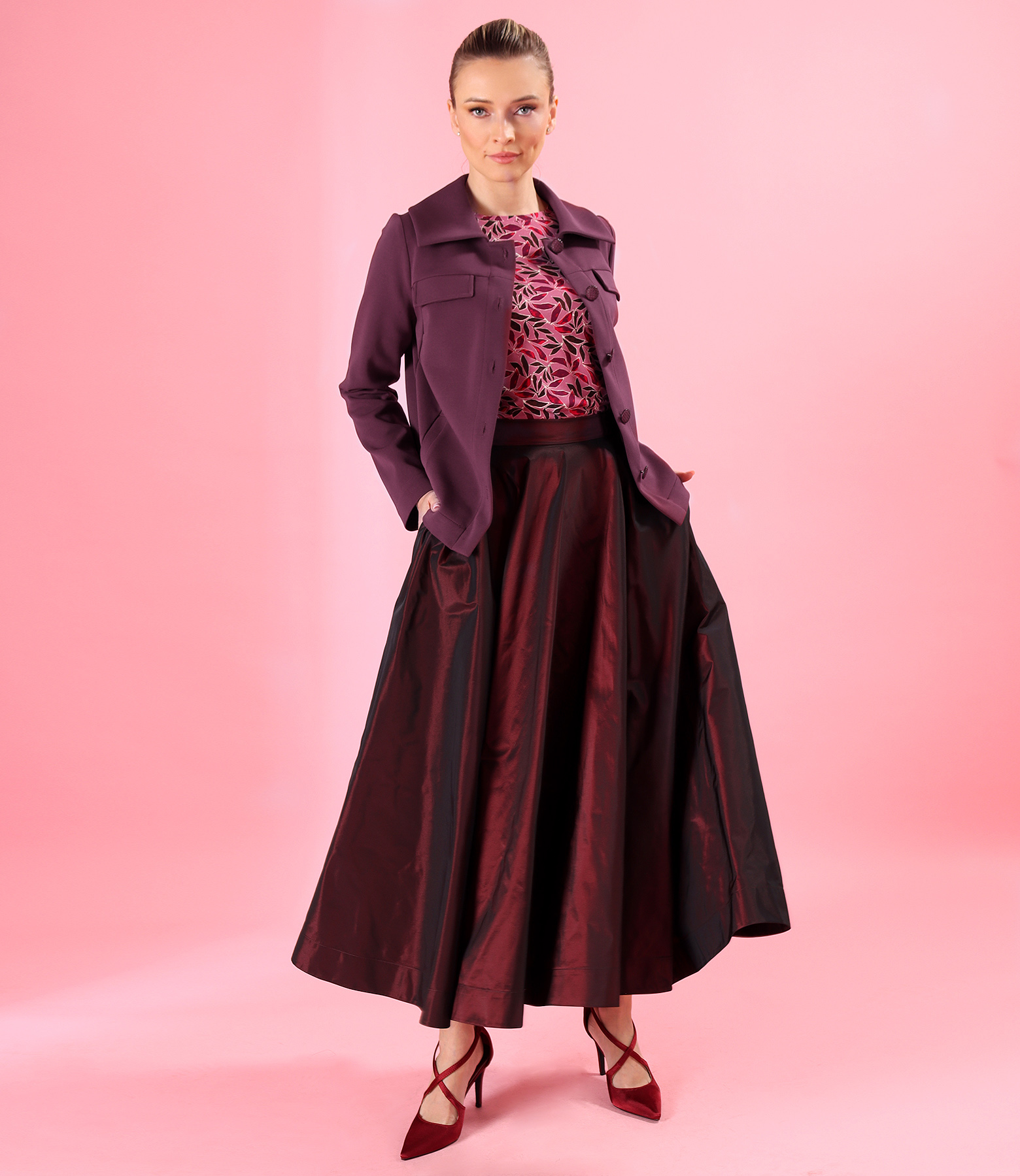 Elegant set with long taffeta skirt and stretch fabric jacket