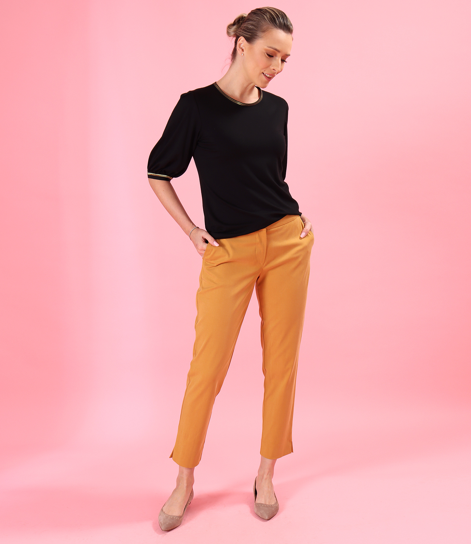 Smart casual set with Tencel trousers and a three-quarter sleeve blouse