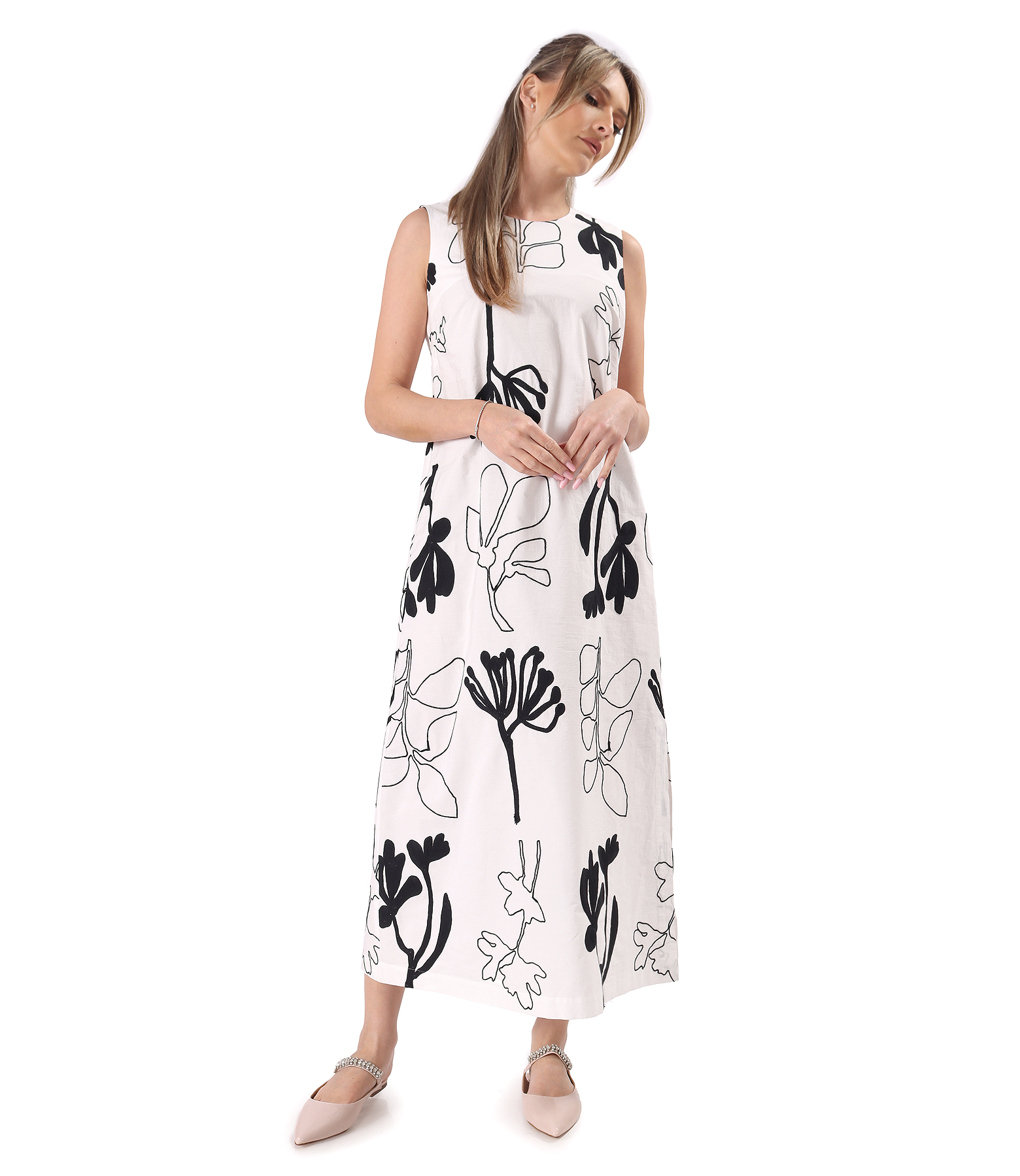 Long cotton dress embroidered with floral motifs