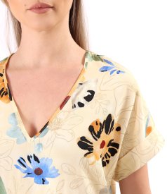 Viscose blouse with dropped shoulders printed with floral motifs