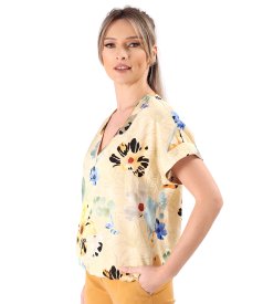 Viscose blouse with dropped shoulders printed with floral motifs