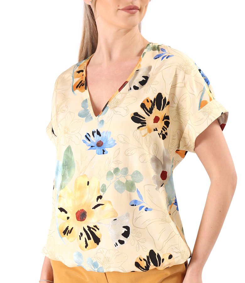 Viscose blouse with dropped shoulders printed with floral motifs