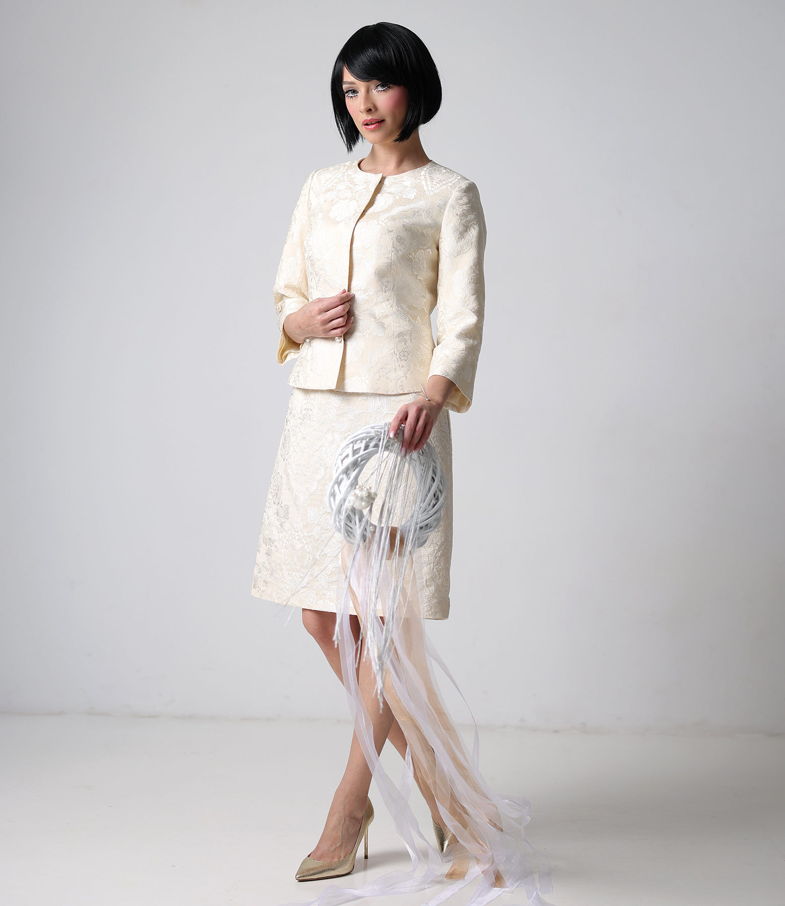 Elegant brocade jacket with floral motifs