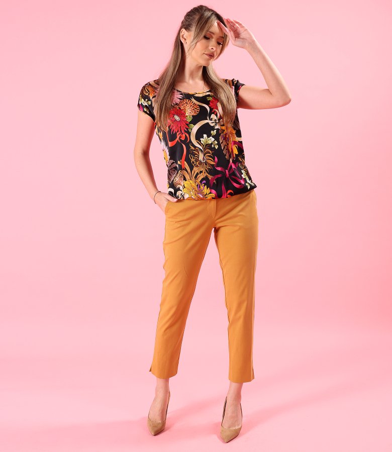 Casual blouse made of satin viscose printed with floral motifs