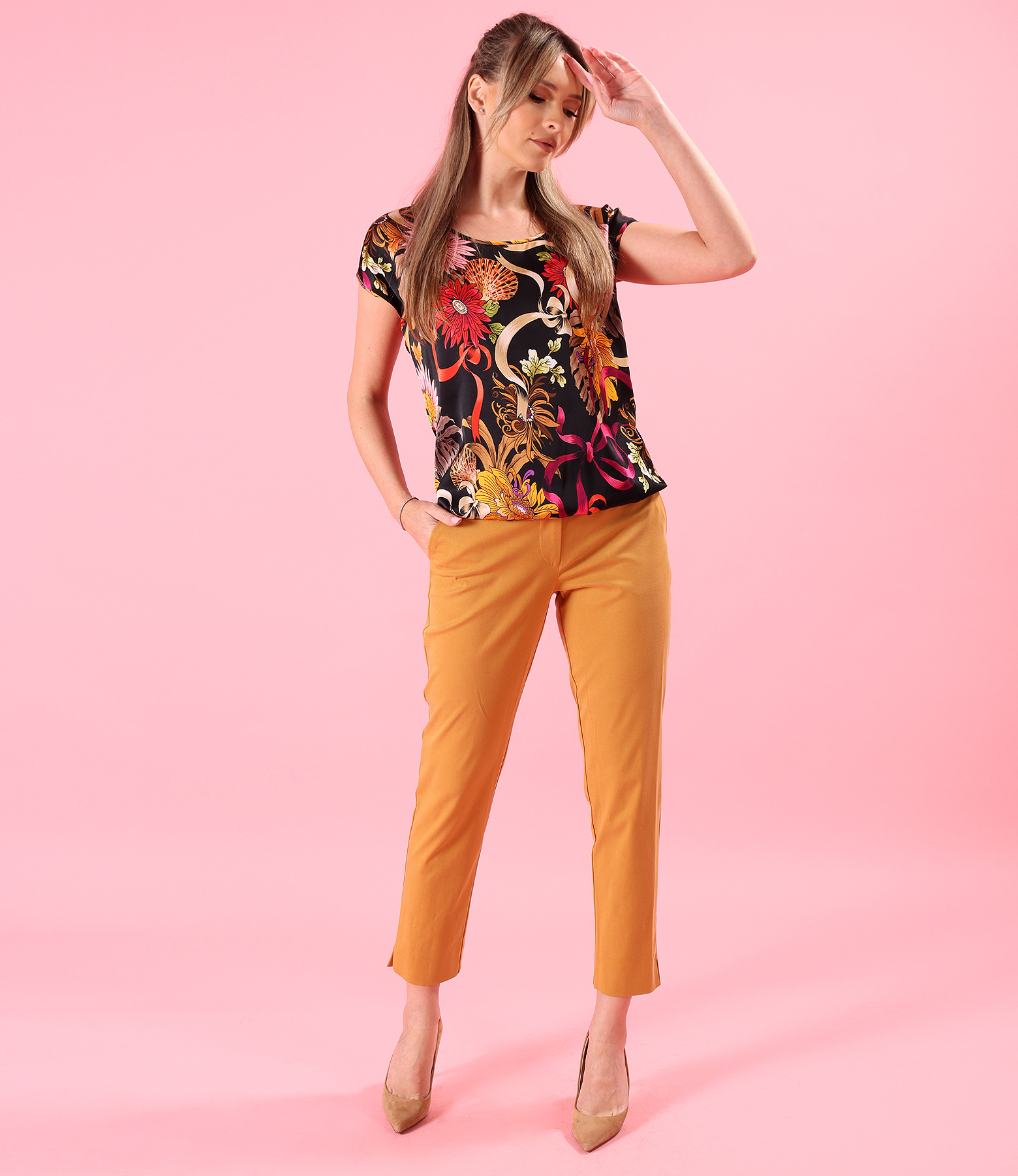 Casual blouse made of satin viscose printed with floral motifs