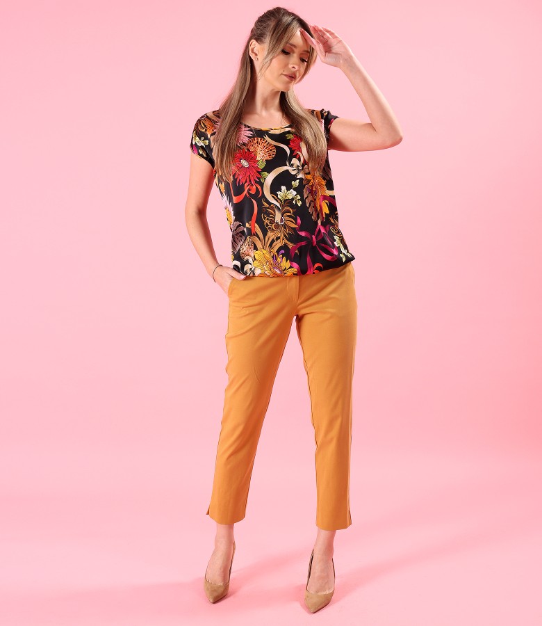 Elegant outfit with printed viscose blouse and tencel pants