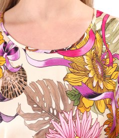 Casual blouse made of satin viscose printed with floral motifs