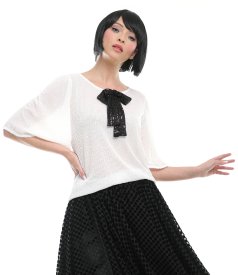 Bluza lejera cu maneci scurte evazate din paiete