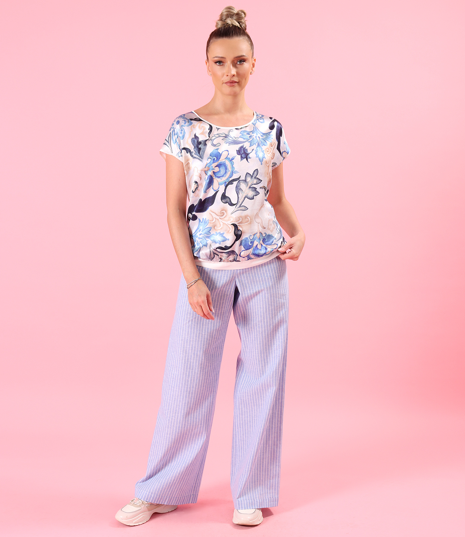 Relaxed-fit blouse with a floral-print satin viscose front