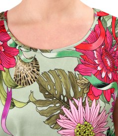 Casual blouse made of satin viscose printed with floral motifs