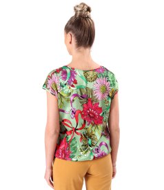 Casual blouse made of satin viscose printed with floral motifs