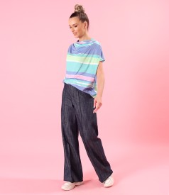 Tricou lejer din jerse cu dungi cu pantaloni largi din denim