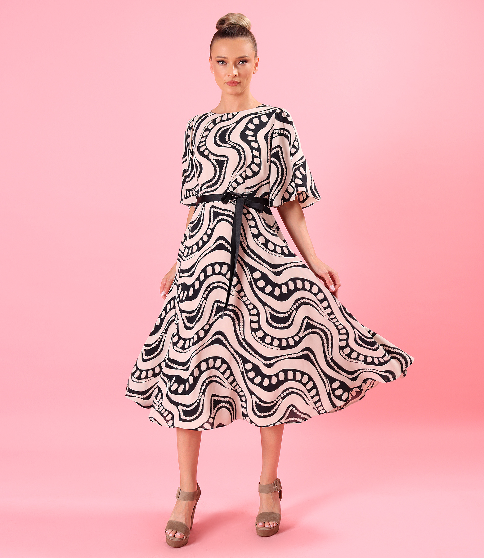 Midi dress in viscose with geometric print