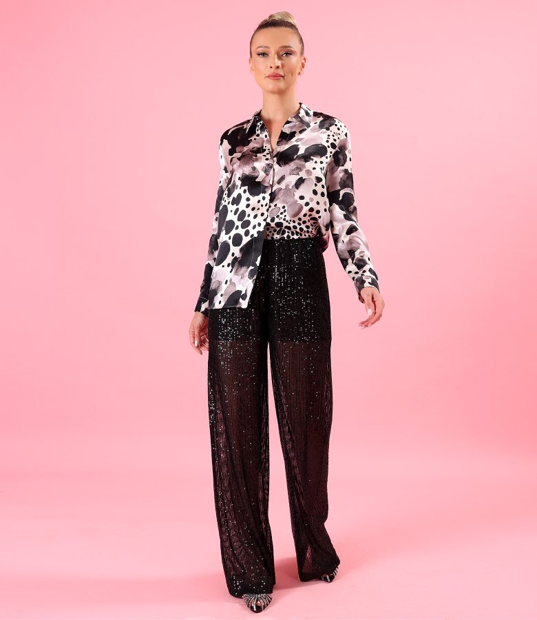 Elegant relaxed-fit silk shirt in a geometric print