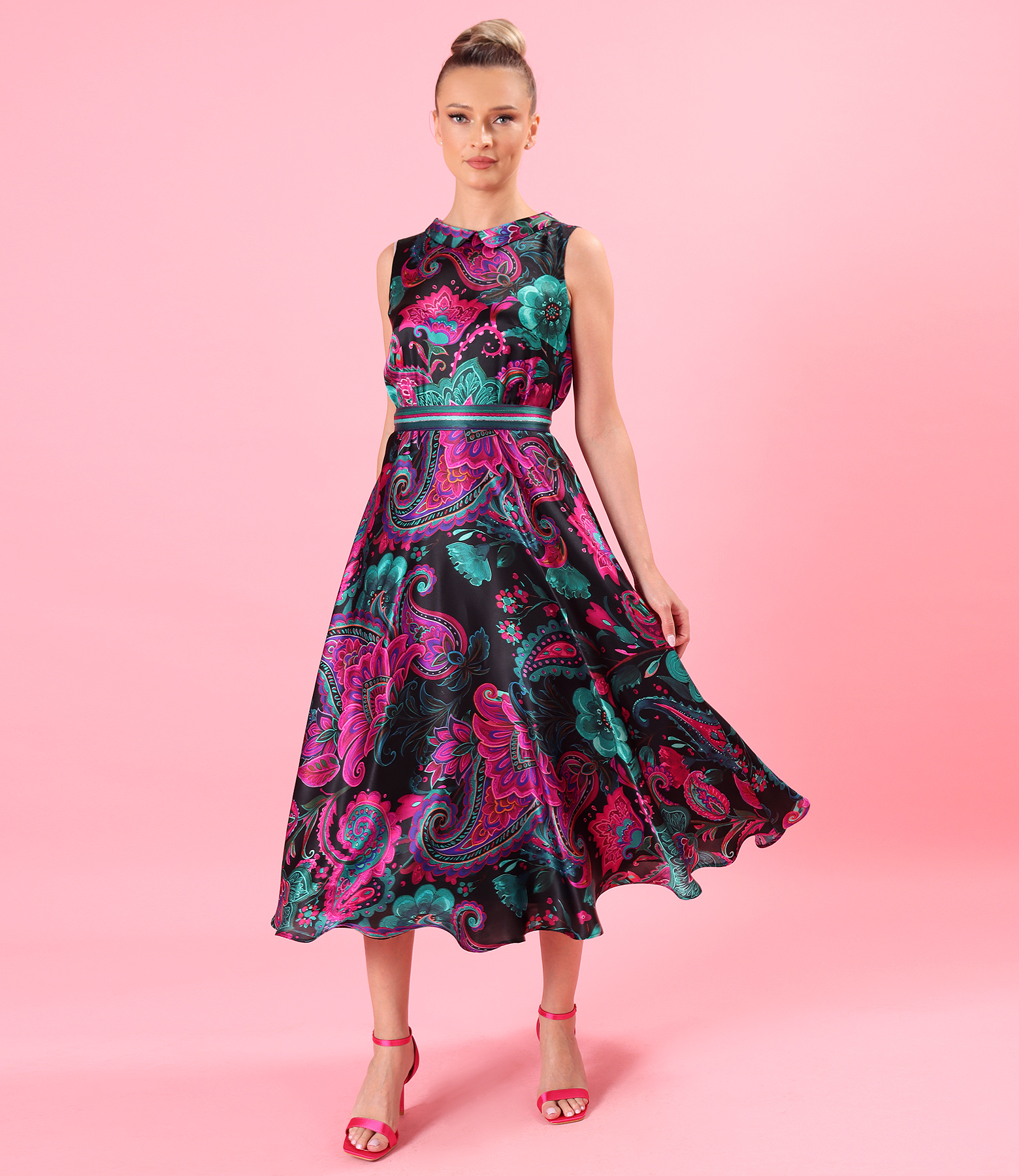 Midi dress in natural silk with paisley print