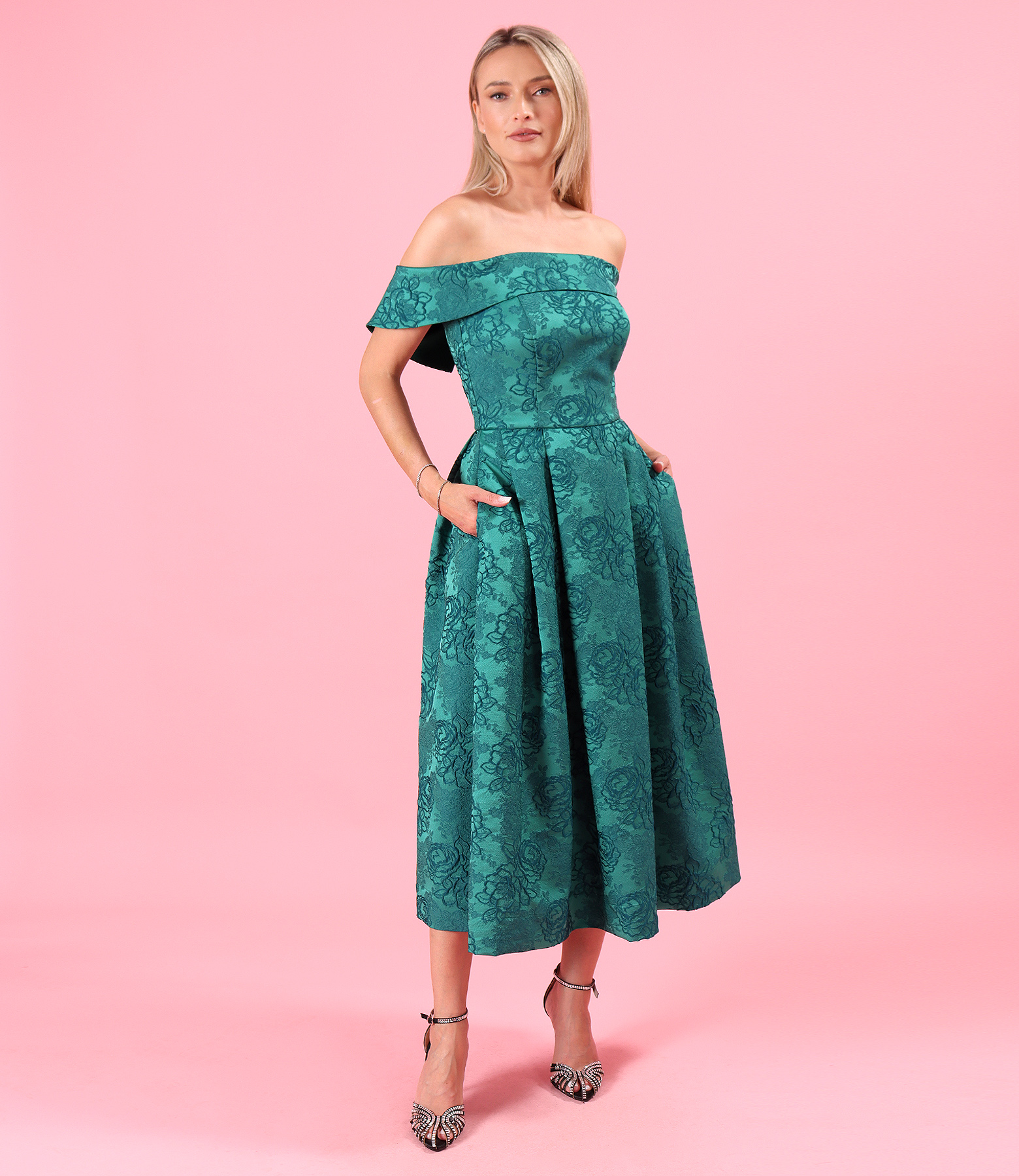 Elegant off-the-shoulder evening dress in floral jacquard