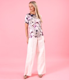 Tinuta smart casual cu bluza din jerse si pantaloni largi din denim