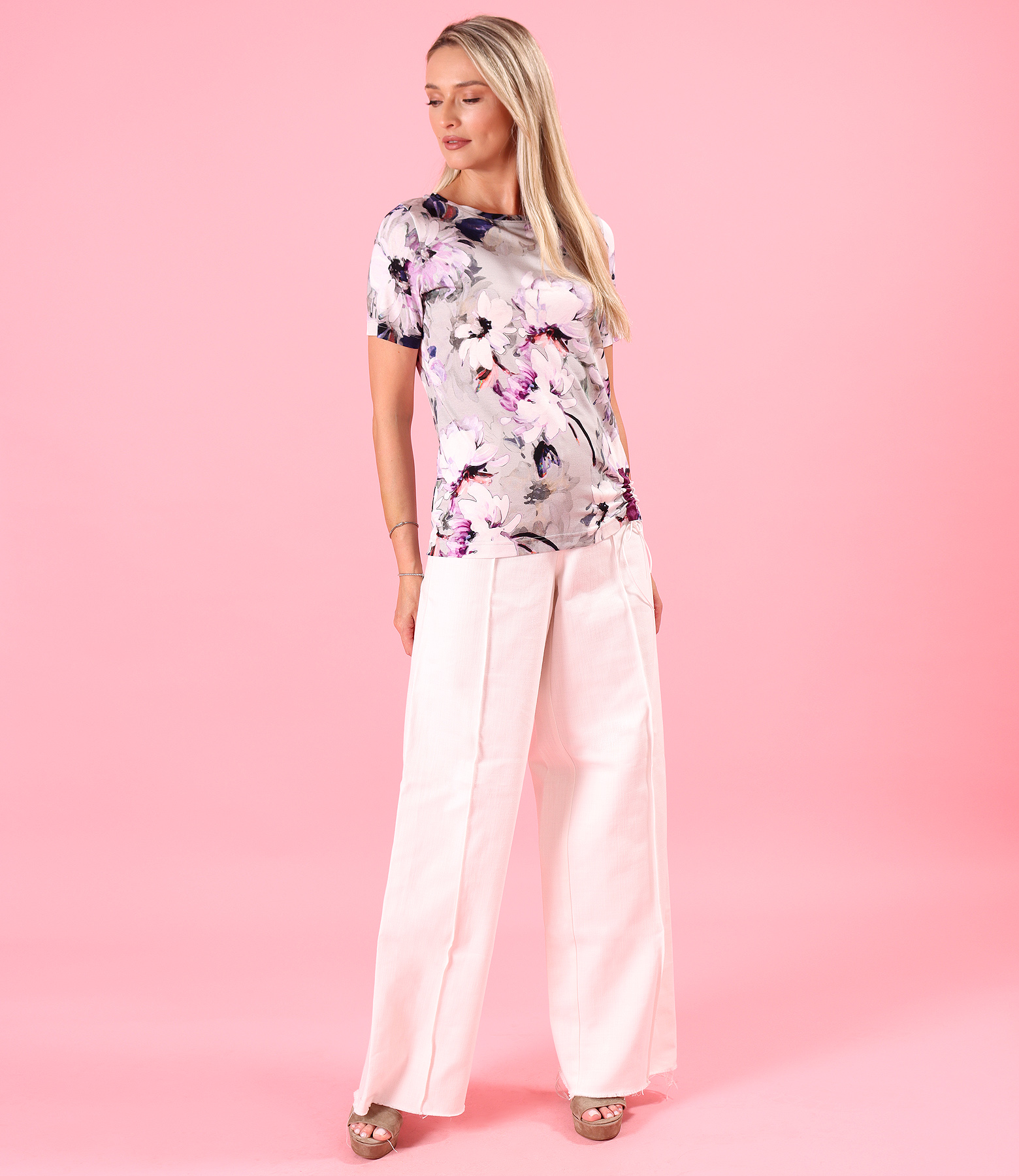 Smart casual set with jersey blouse and wide-leg denim trousers