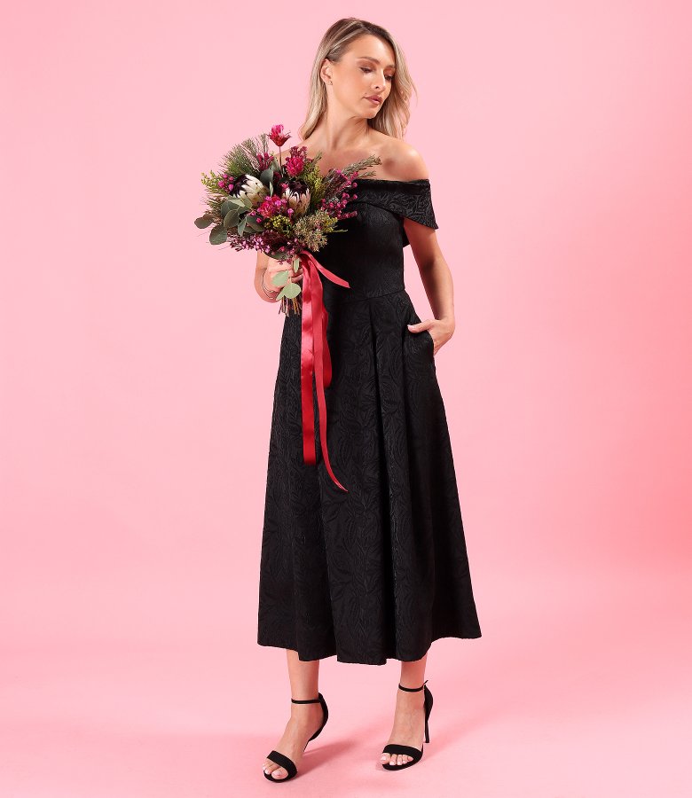 Elegant off-the-shoulder evening dress in stretch floral jacquard
