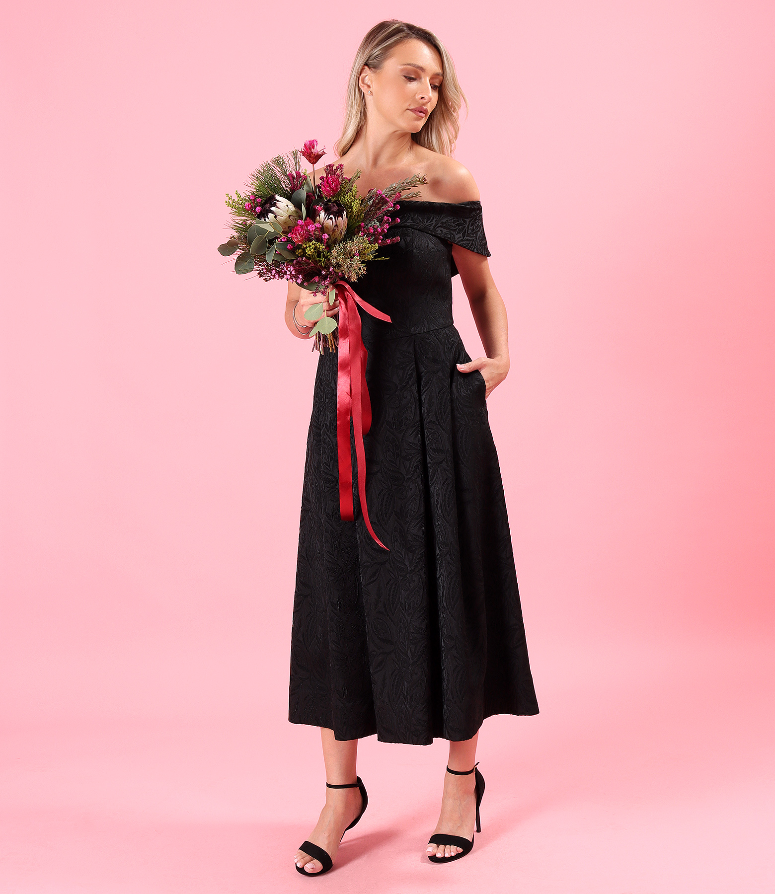 Elegant off-the-shoulder evening dress in stretch floral jacquard