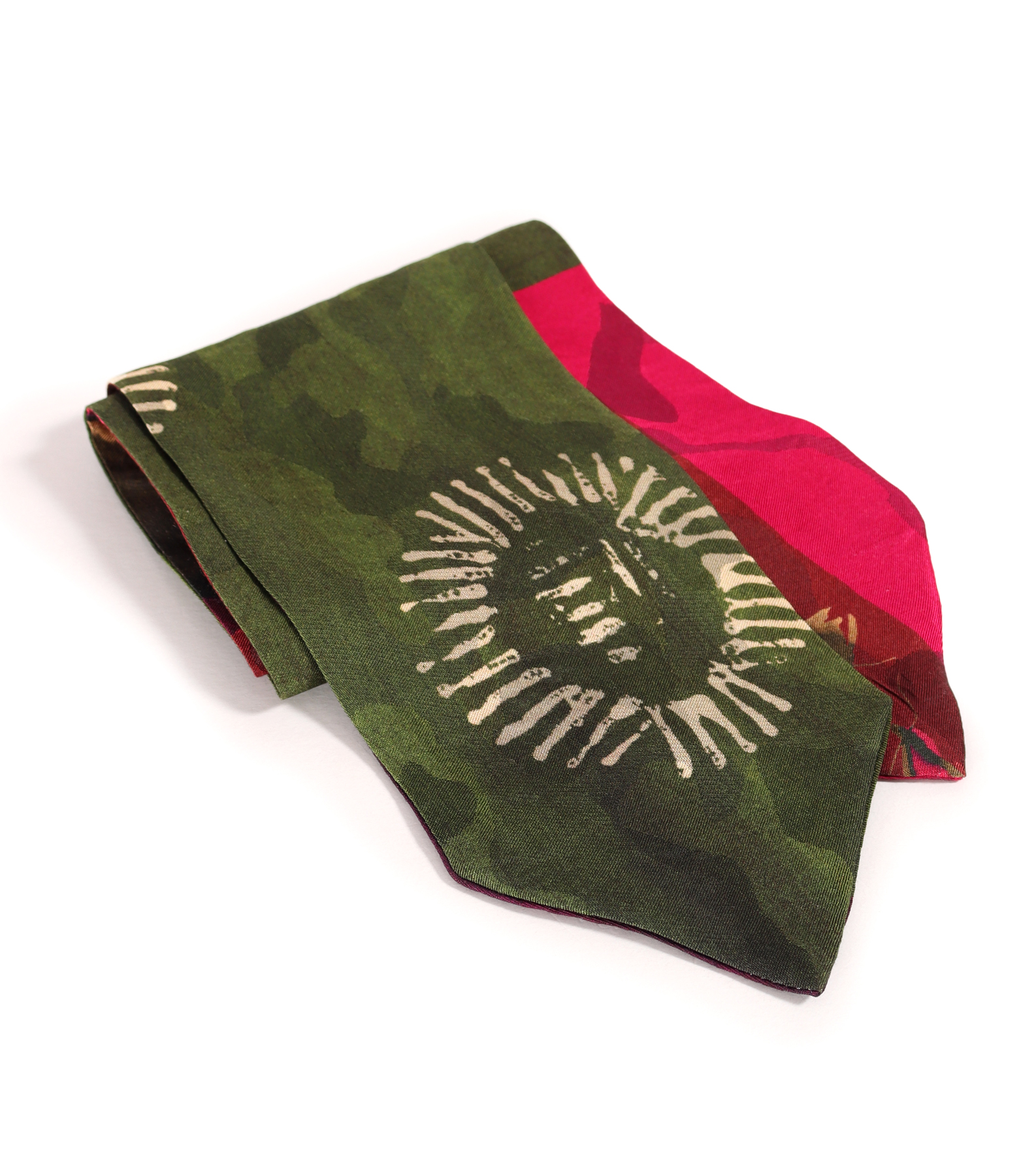 Short viscose scarf with artistic print