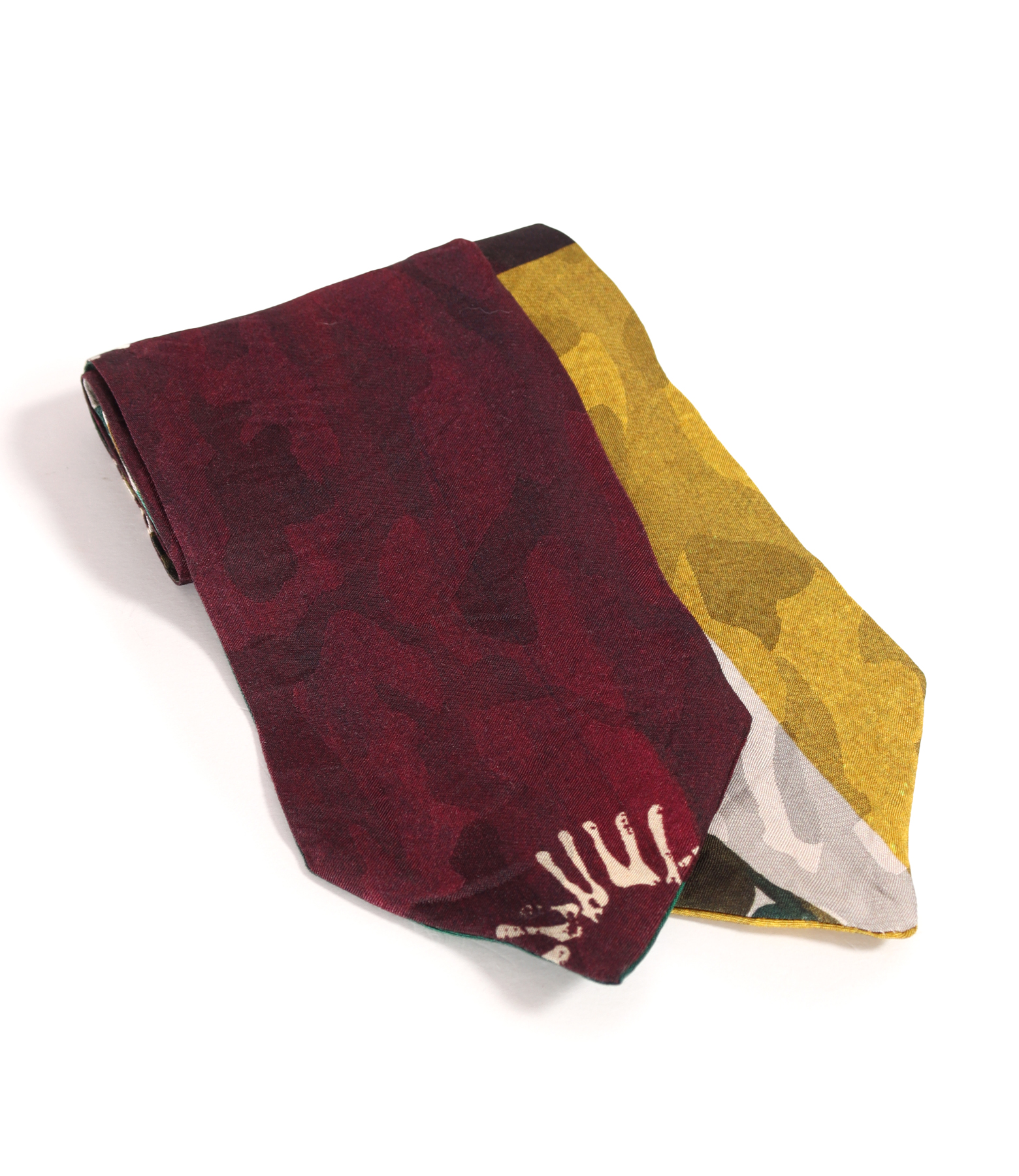 Short viscose scarf with artistic print