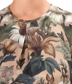 Relaxed-fit blouse in viscose with natural silk