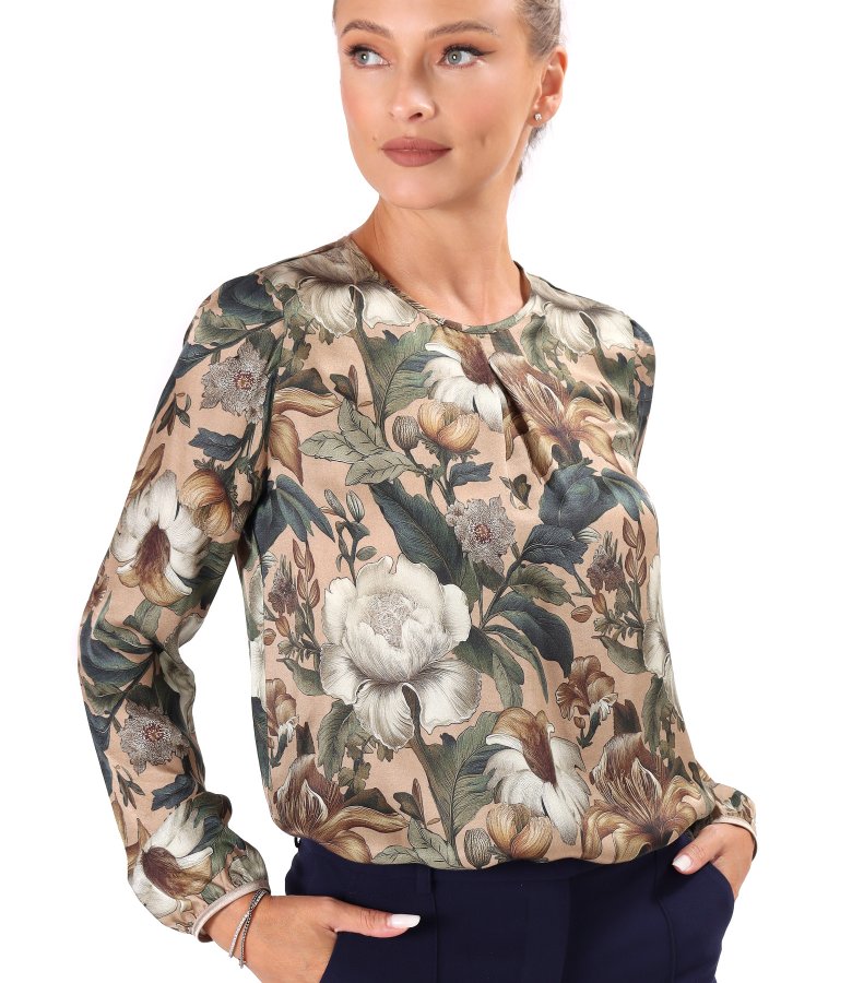 Relaxed-fit blouse in viscose with natural silk