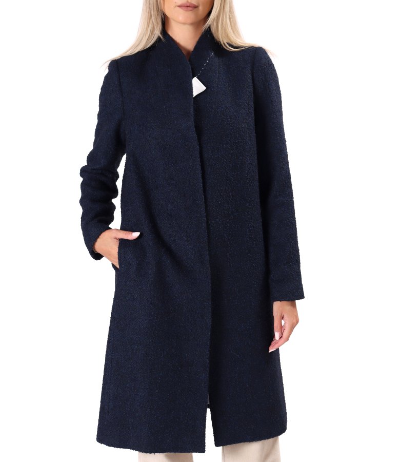 Elegant bouclé coat in a wool and alpaca blend