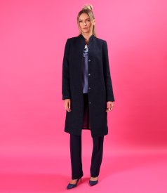 Elegant bouclé coat in a wool and alpaca blend
