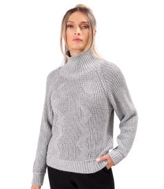 Pulover tricotat cu fir de efect si cu guler inalt