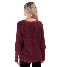 Knitted sweater with textured yarn and V-neckline