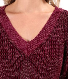 Knitted sweater with textured yarn and V-neckline