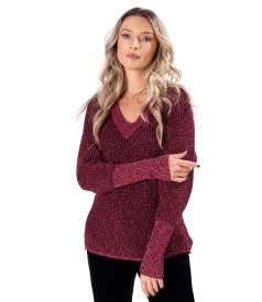 Knitted sweater with textured yarn and V-neckline