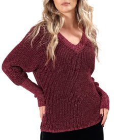 Knitted sweater with textured yarn and V-neckline