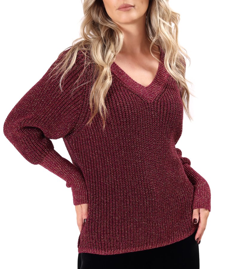 Knitted sweater with textured yarn and V-neckline