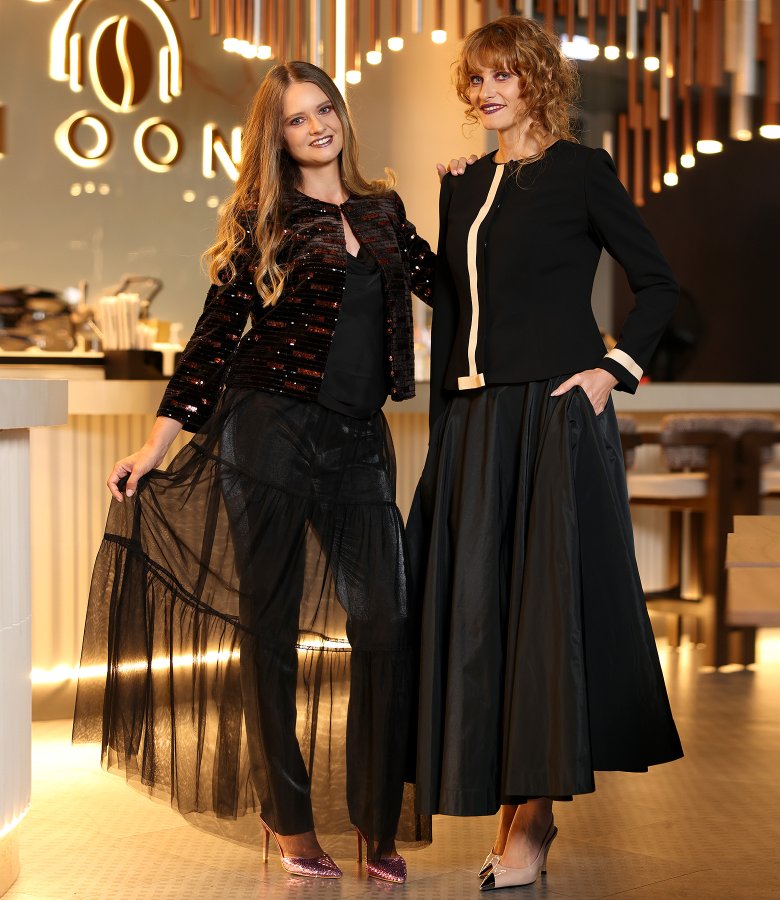 Long black tulle skirt without lining